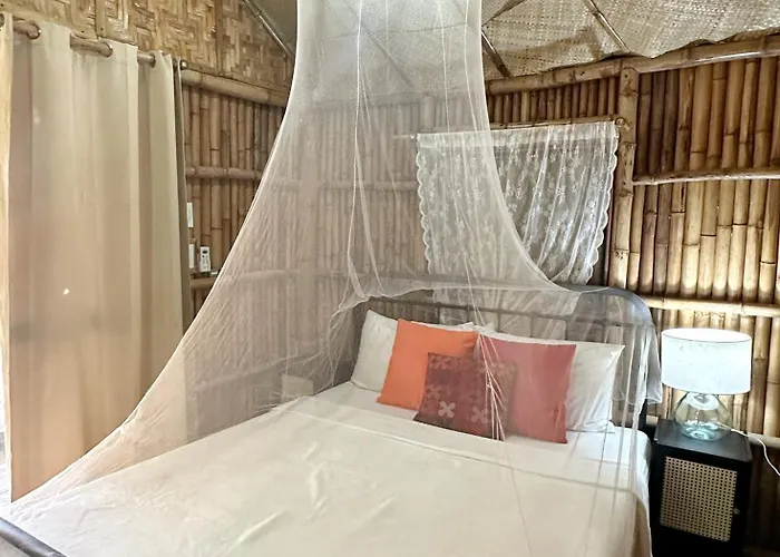 Resort Uzuri Kubo Huts 2*