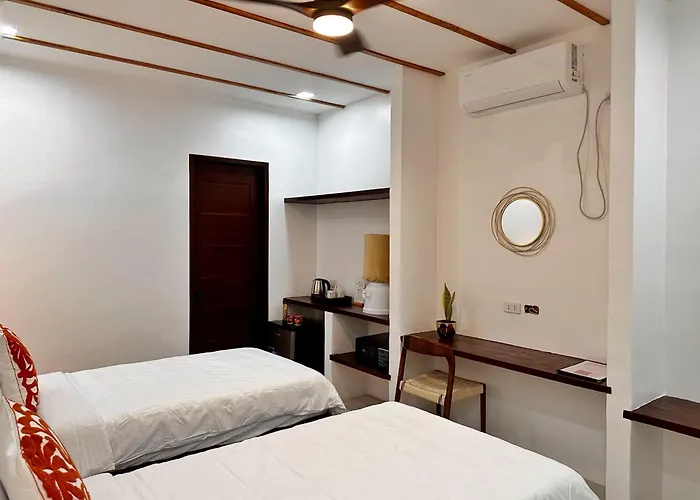 Uzuri Kubo Huts Resort Moalboal