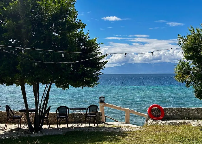 Uzuri Kubo Huts Resort Moalboal