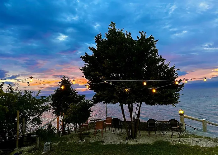 Uzuri Kubo Huts